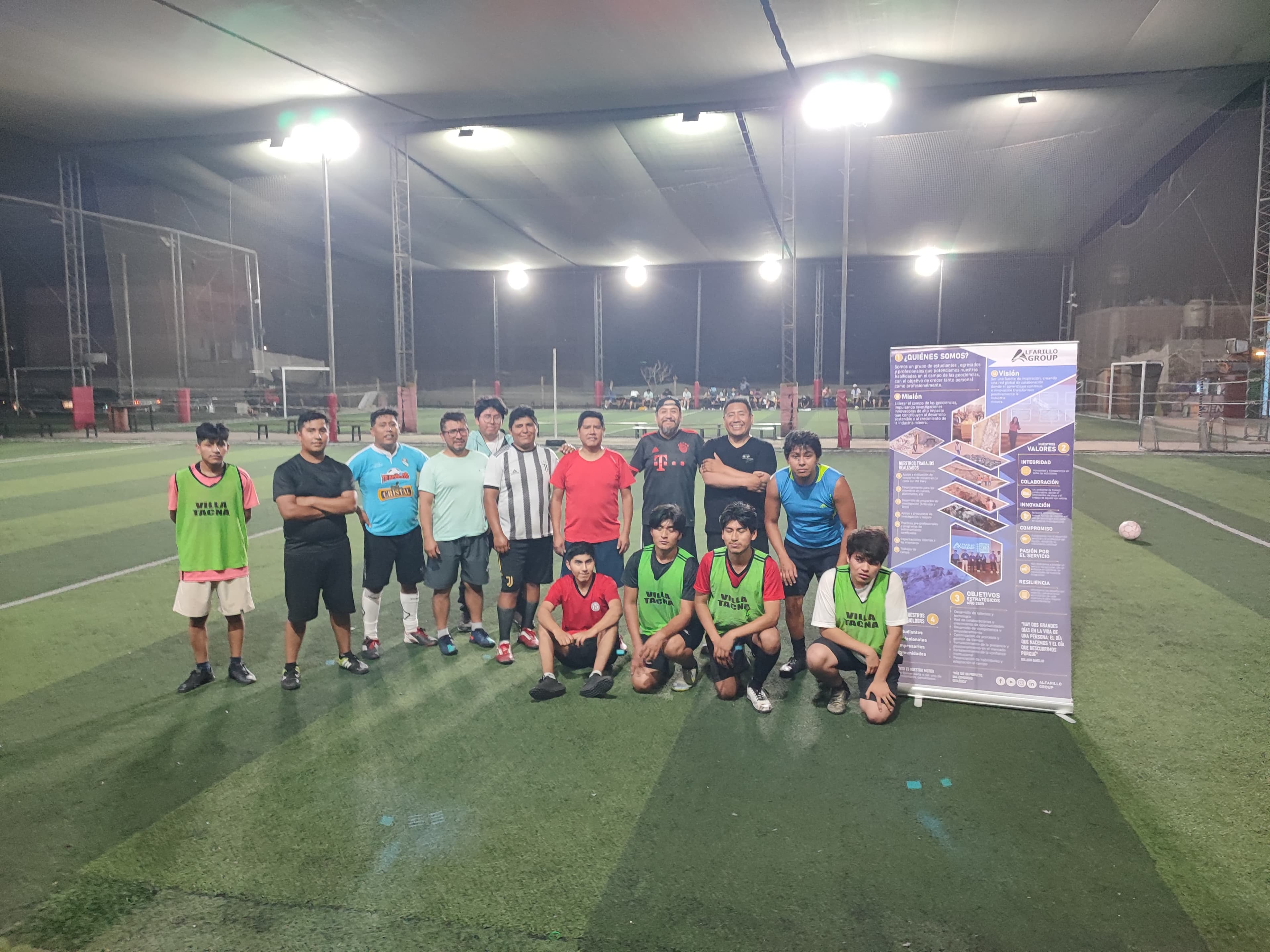 Foto después de una actividad deportiva de confraternización organizada por nuestros integrantes.